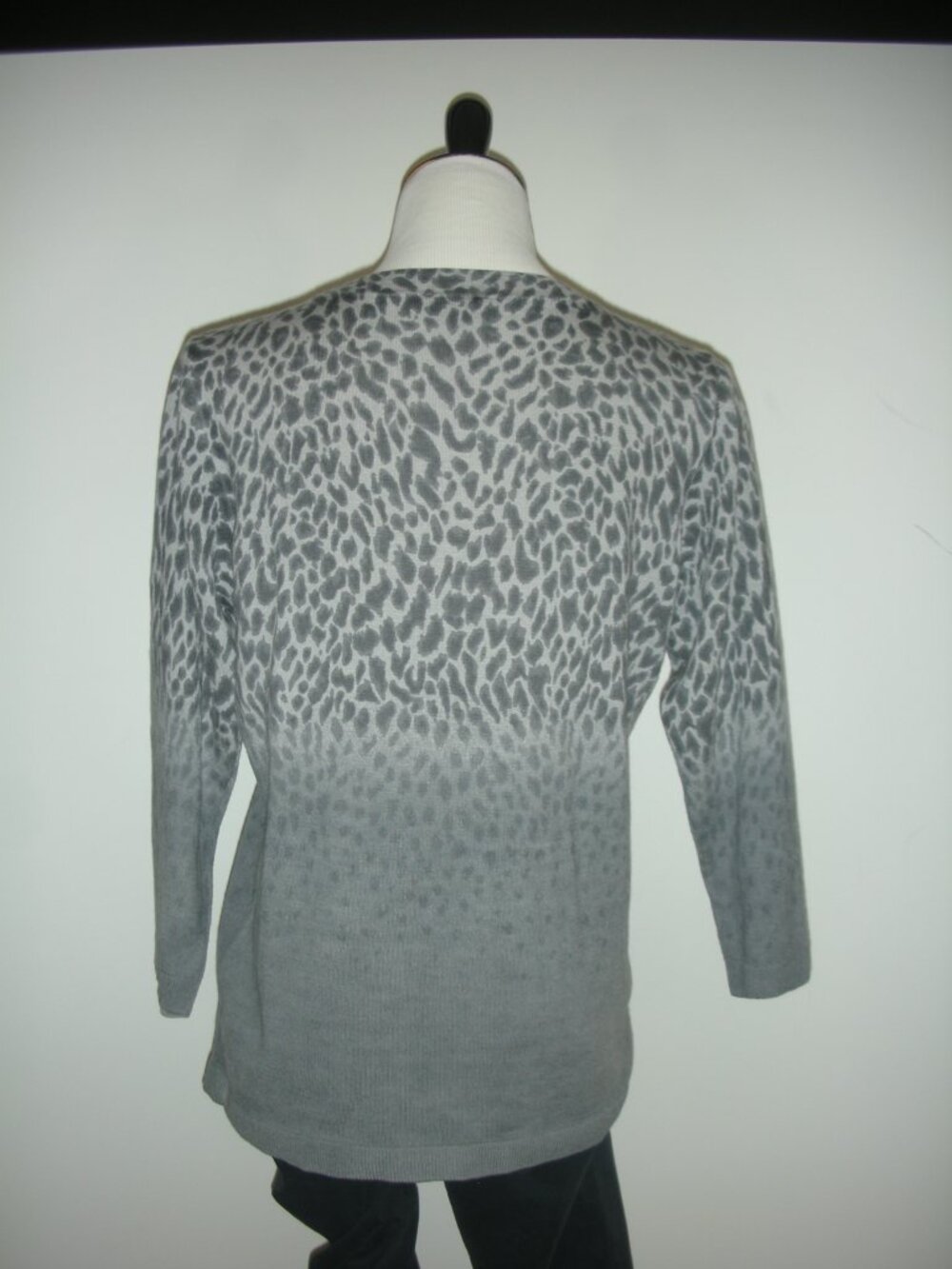 Talbots Pure Merino Wool Gray Ombre Leopard Sweater XL Quiet Luxury Animal Print - Picture 4 of 6